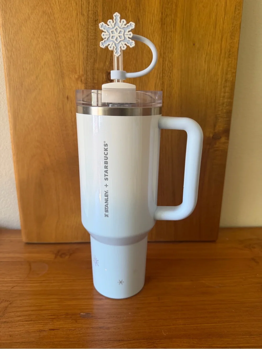 โ๏ธ Starbucks x Stanley 40 oz Quencher Snowlit Wonderland Blue China 2025 Edition - Picture 4 of 5
